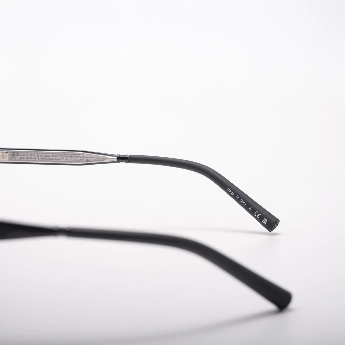 Oliver Peoples OV5591SU R-12 700187 Black Sunglasses