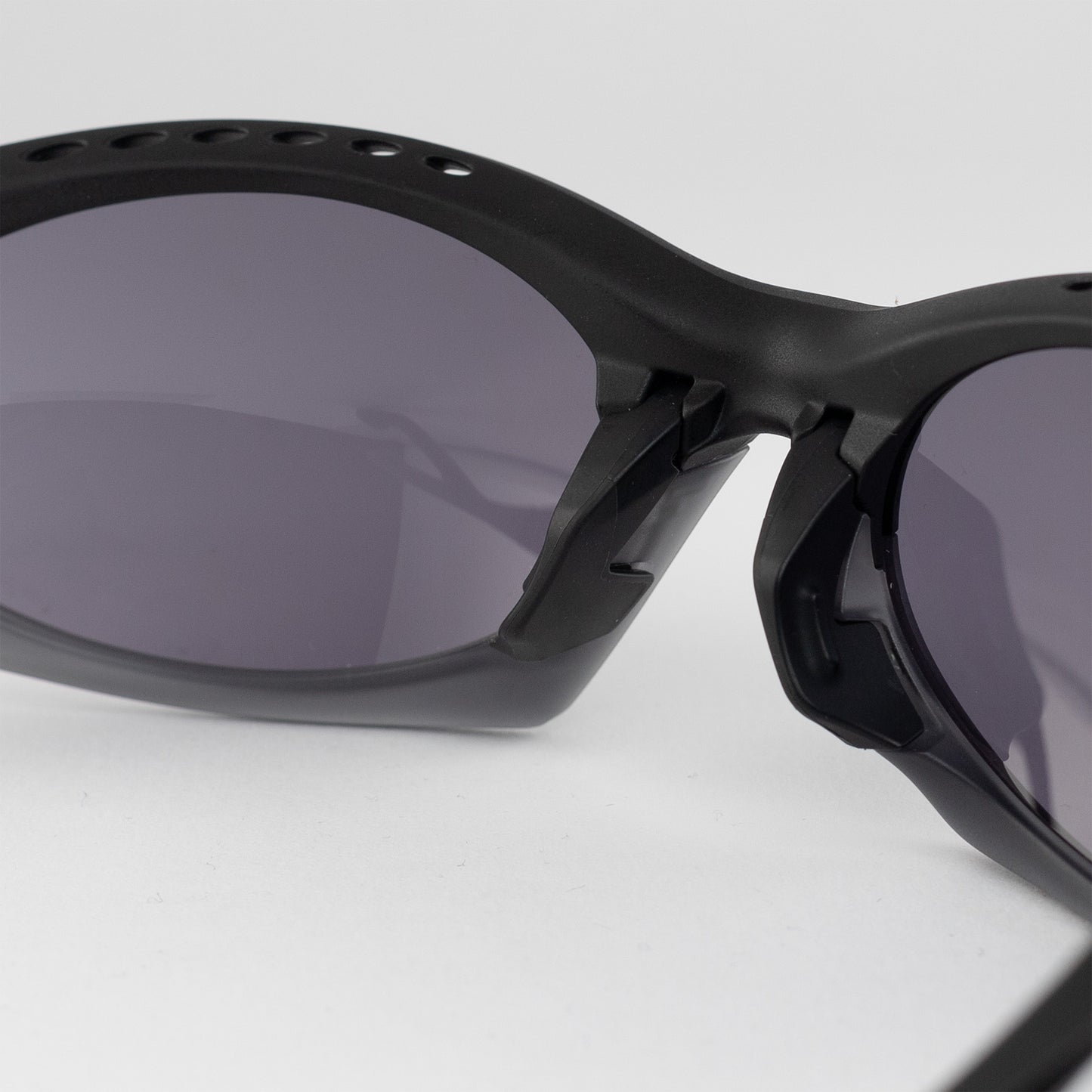 Occhiale da sole Oakley Plantaris OO9437 0163 Black - Clyra Eyewear