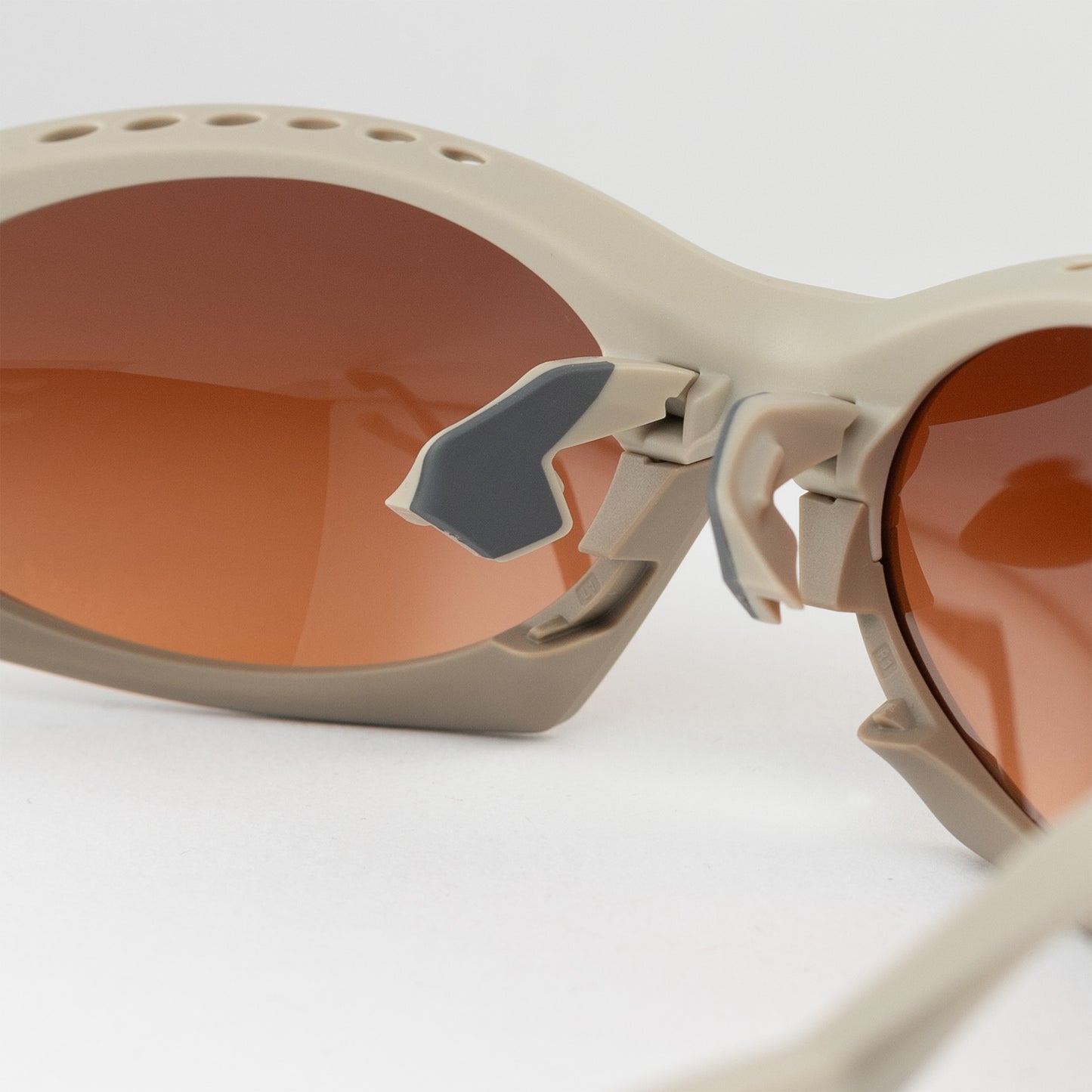 Occhiale da sole Oakley Plantaris OO9437 0263 Beige - Clyra Eyewear