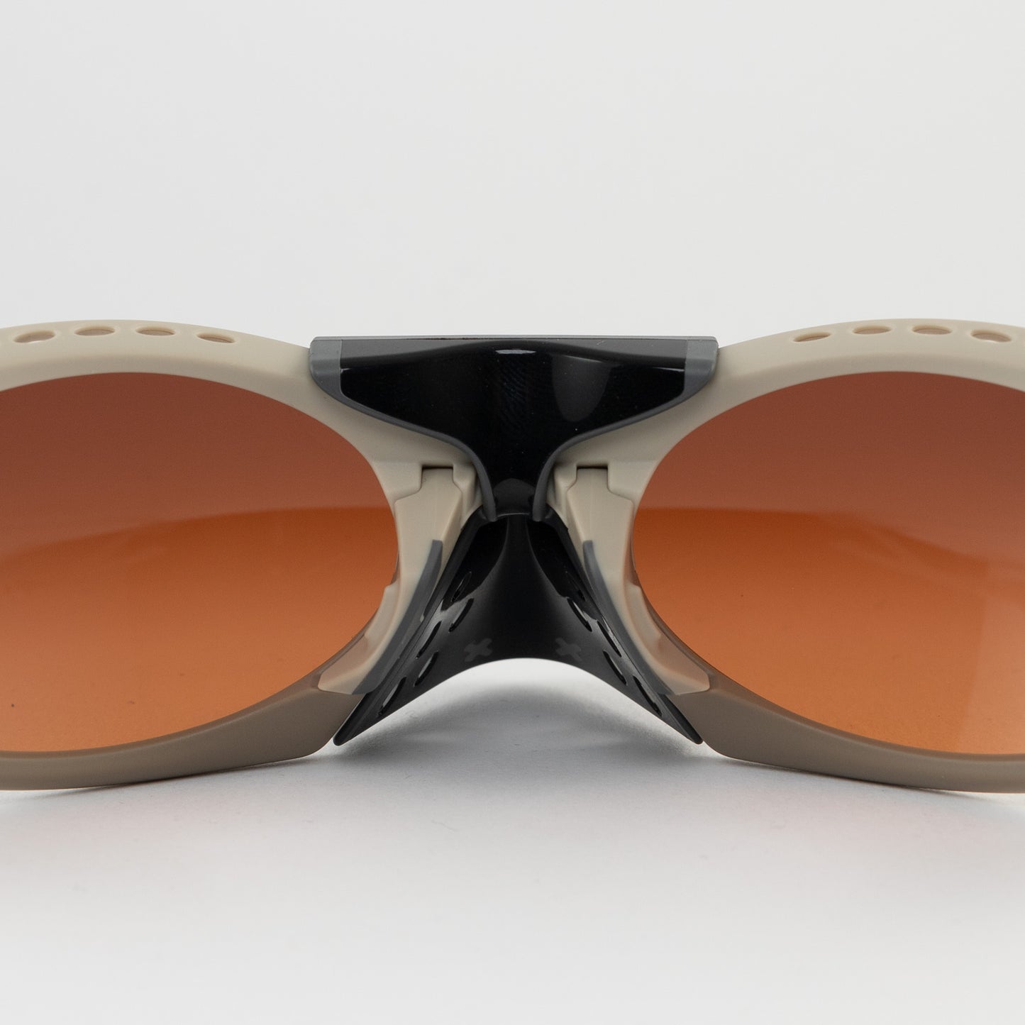 Occhiale da sole Oakley Plantaris OO9437 0263 Beige - Clyra Eyewear