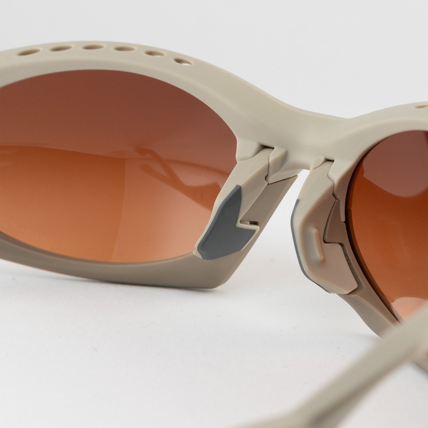 Occhiale da sole Oakley Plantaris OO9437 0263 Beige - Clyra Eyewear