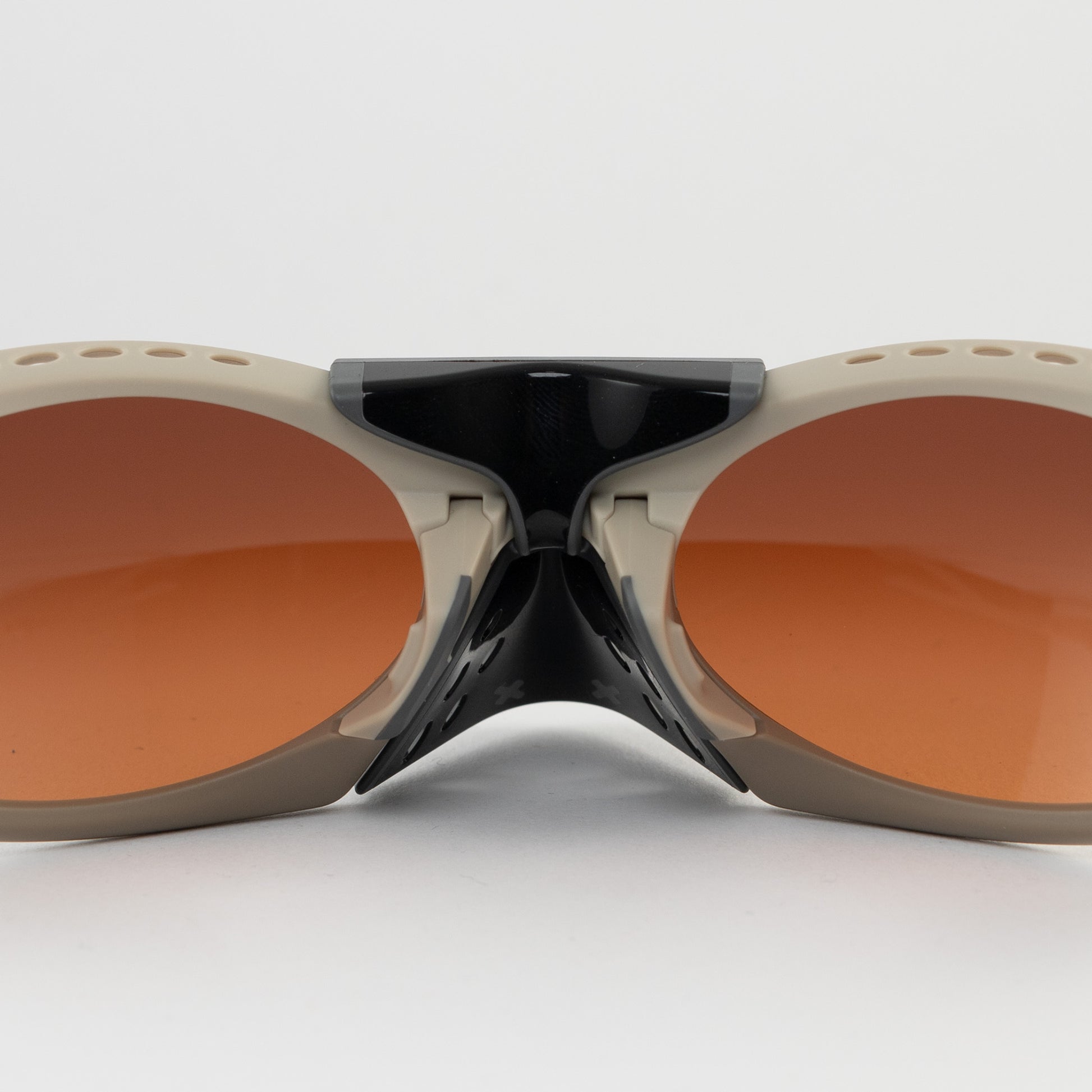 Occhiale da sole Oakley Plantaris OO9437 0263 Beige - Clyra Eyewear