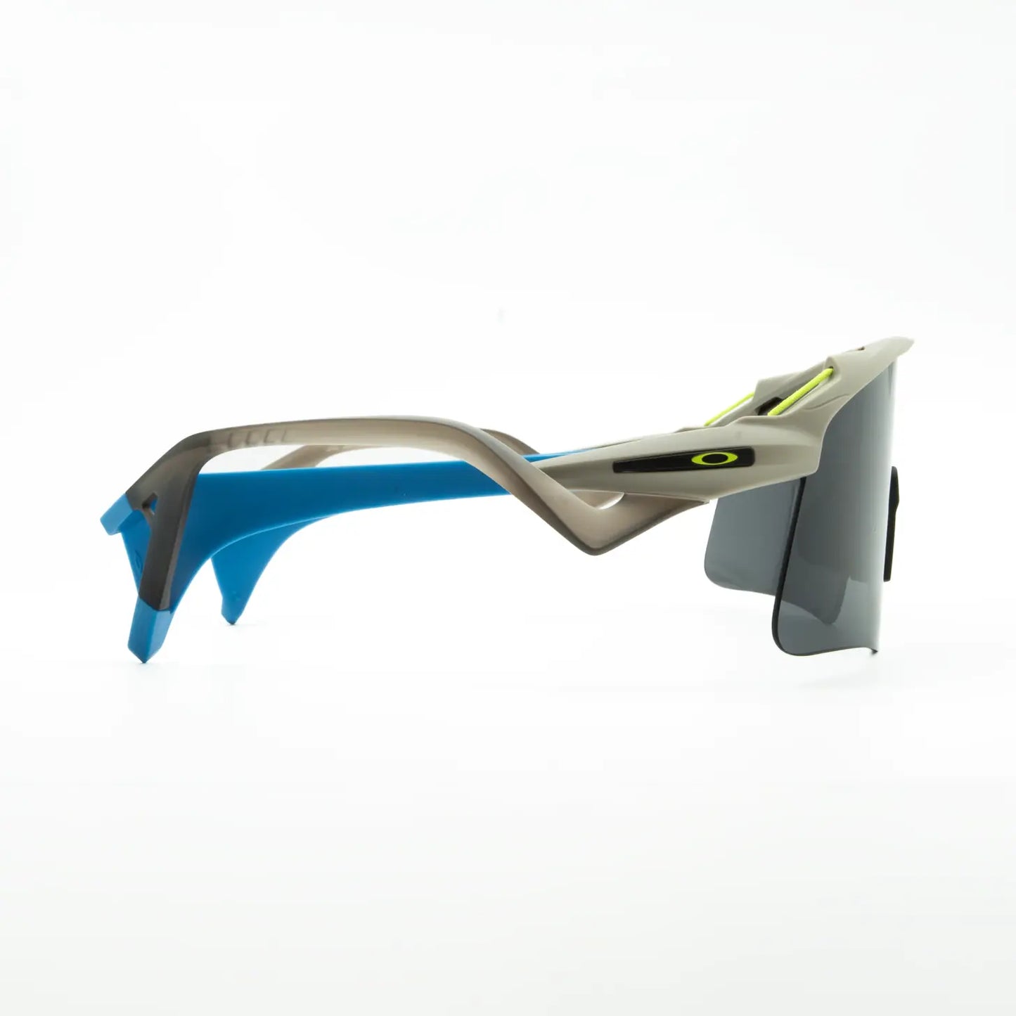 Stunt Wing Sunglasses OO9519 951903 Matte Sand